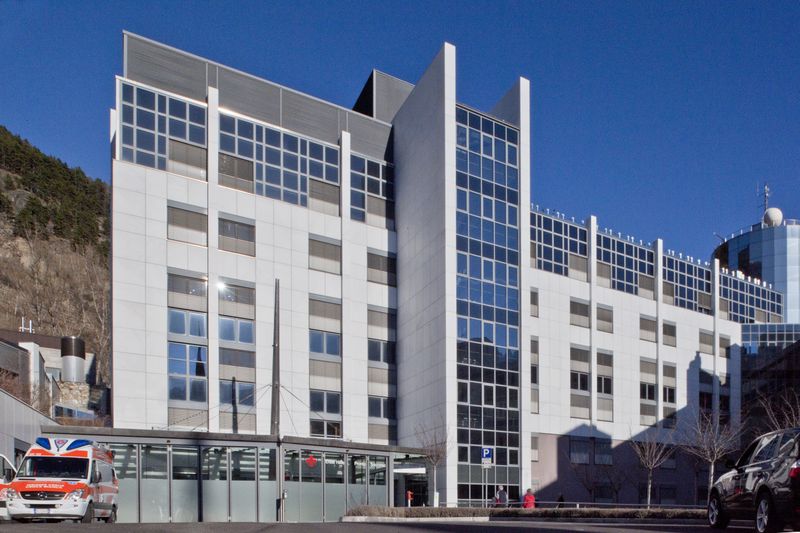 File:Krankenhaus Schlanders 1.jpg