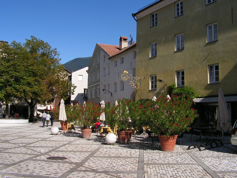 File:Kopfsteinpflaster in Laas.jpg