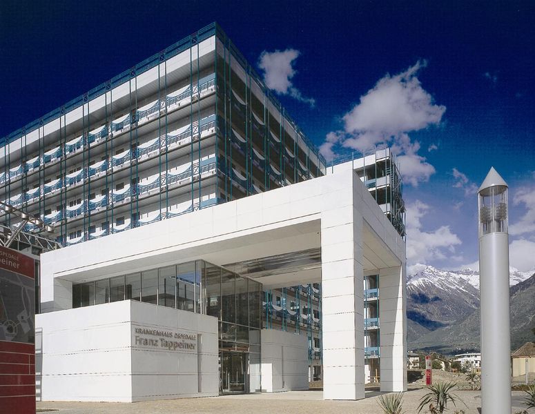 File:Krankenhaus Meran.jpg