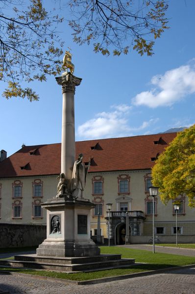 File:Zachariassäule Brixen.jpg