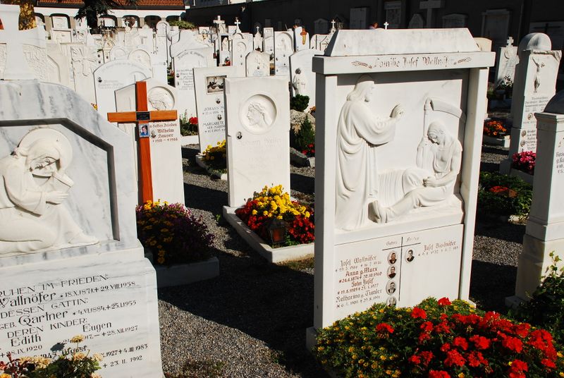 File:Friedhof Laas 2.JPG