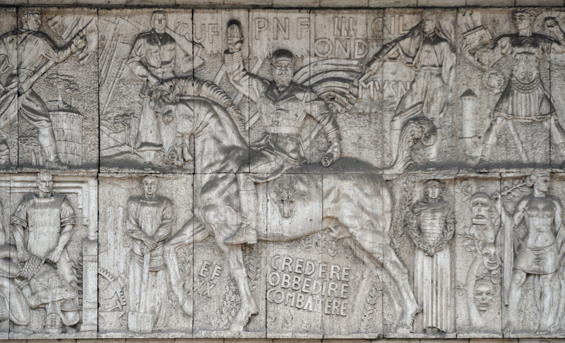 File:63 Marmorrelief Mussolini.png